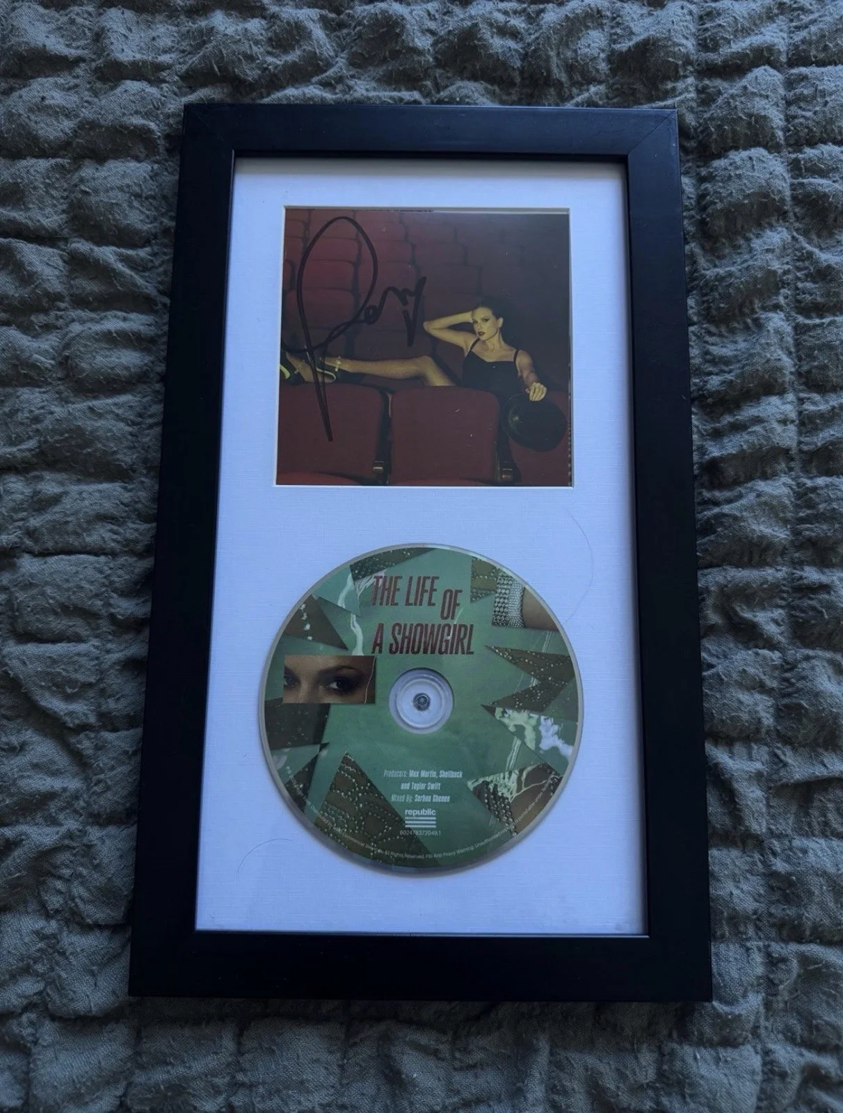 Taylor Swift Folklore + Life of a Showgirl signed CD lot, изображение 3