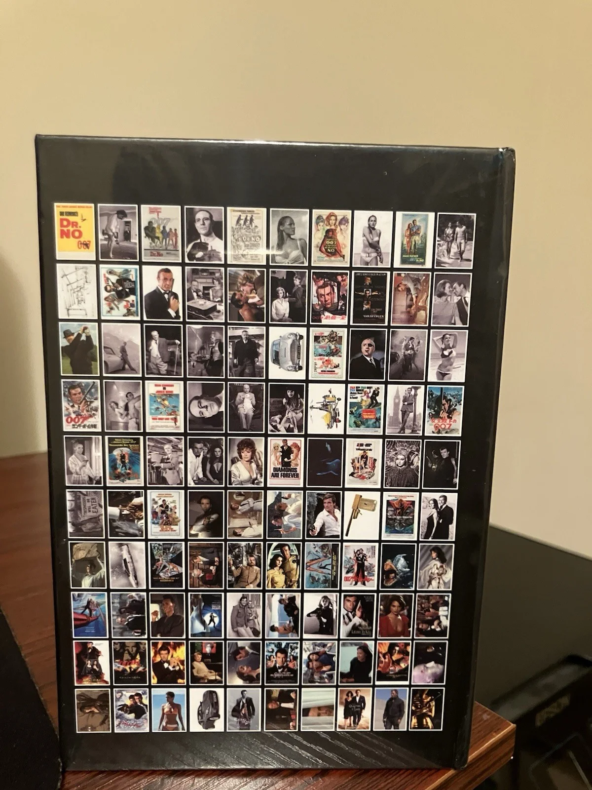 JAMES BOND 007 - 100 Postcards 50th Anniversary box set BRAND NEW SEALED DK, image 3
