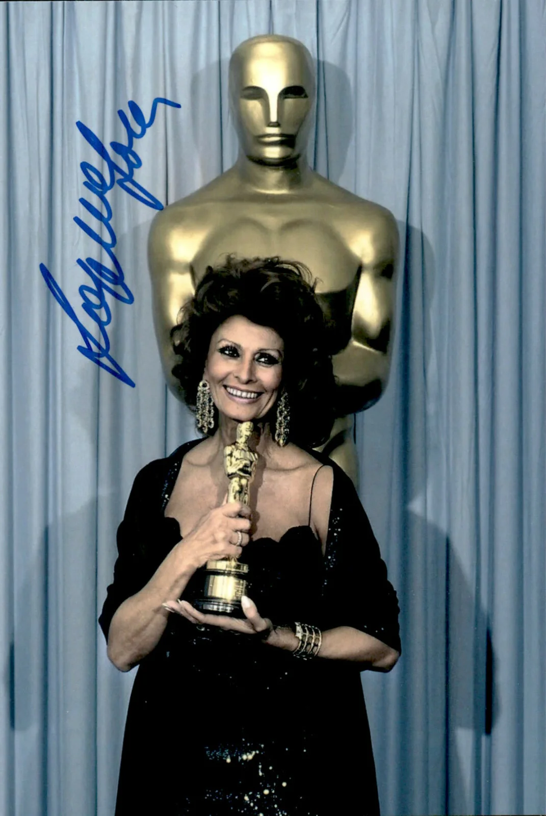 Sophia Loren — Sophia Loren Signed Autographed 4x6 Photo Movie Star / Actress / Beautiful #11