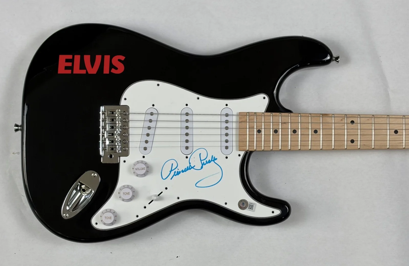 Priscilla Presley Signed Autograph Electric Guitar Elvis Presley Wife BAS COA, изображение 3