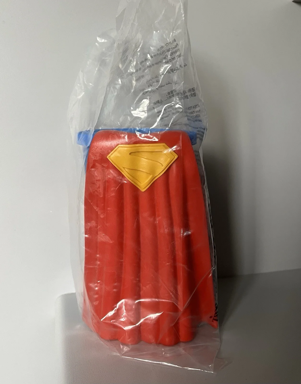 Superman Cup with Cape & Straw Cinema Exclusive NEW & SEALED, изображение 2