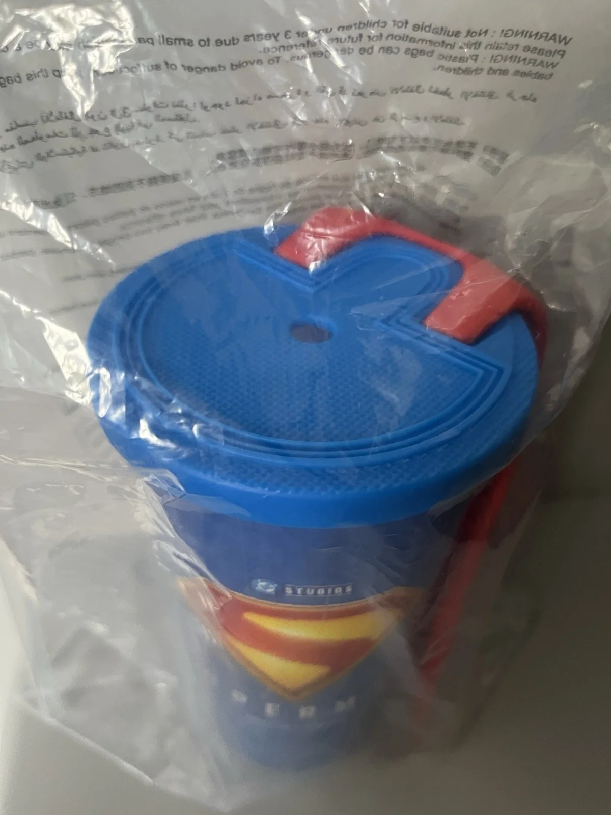 Superman Cup with Cape & Straw Cinema Exclusive NEW & SEALED, изображение 3