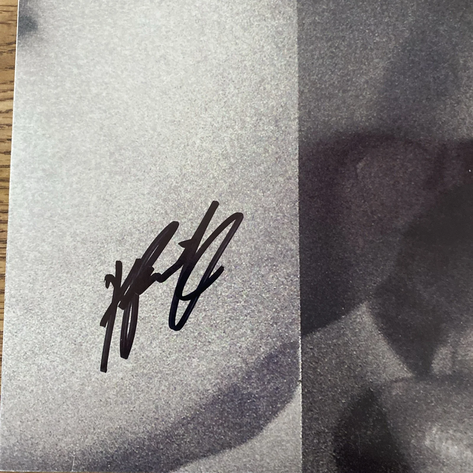 Aidan Bissett Autographed Vinyl Album ‘Shut Up And Love Me’, изображение 2