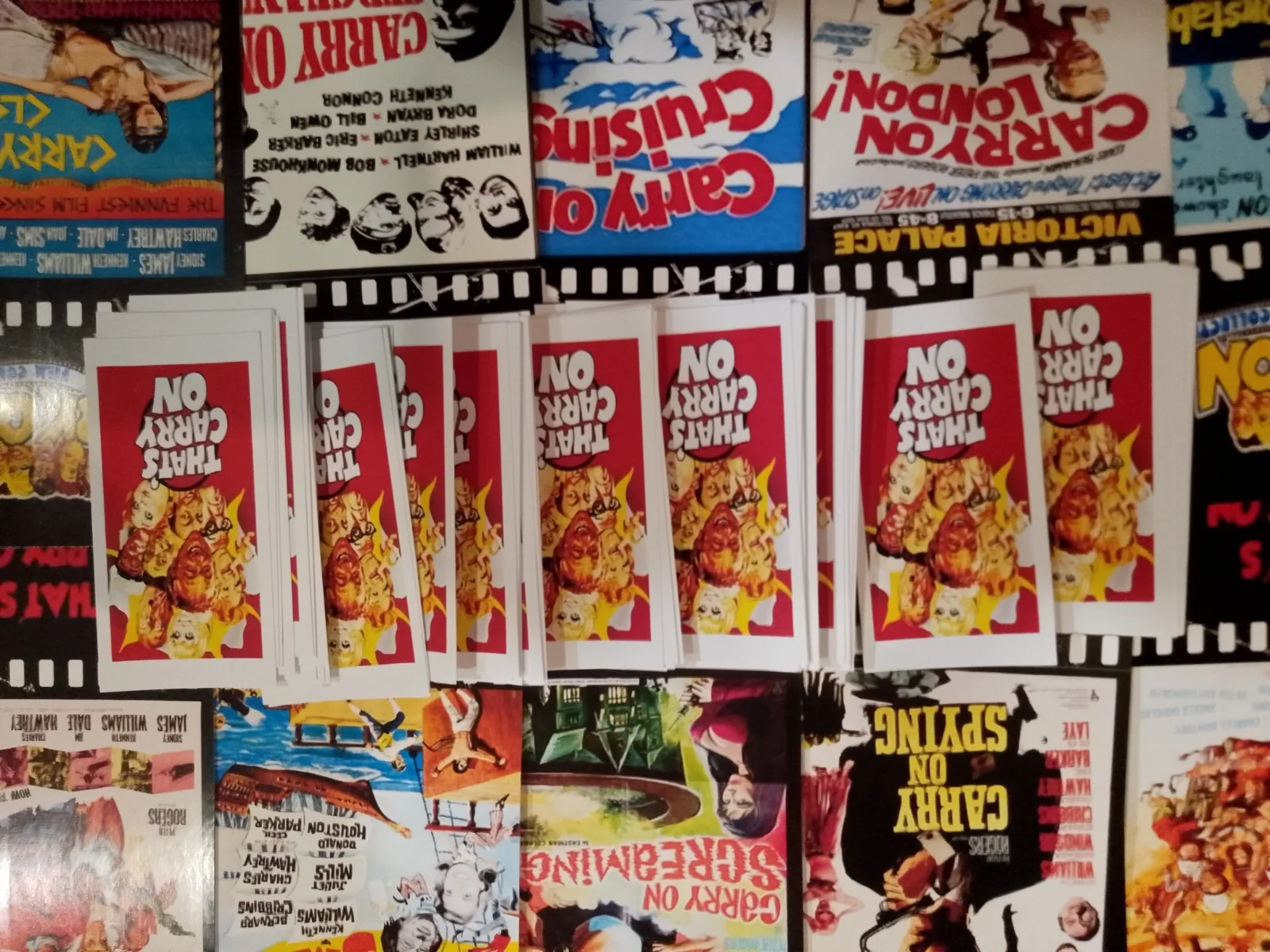 That's Carry On. 12 Glossy/Laminated Lobbymarkers & 58 Mini Art Cards & Box. New, image 4