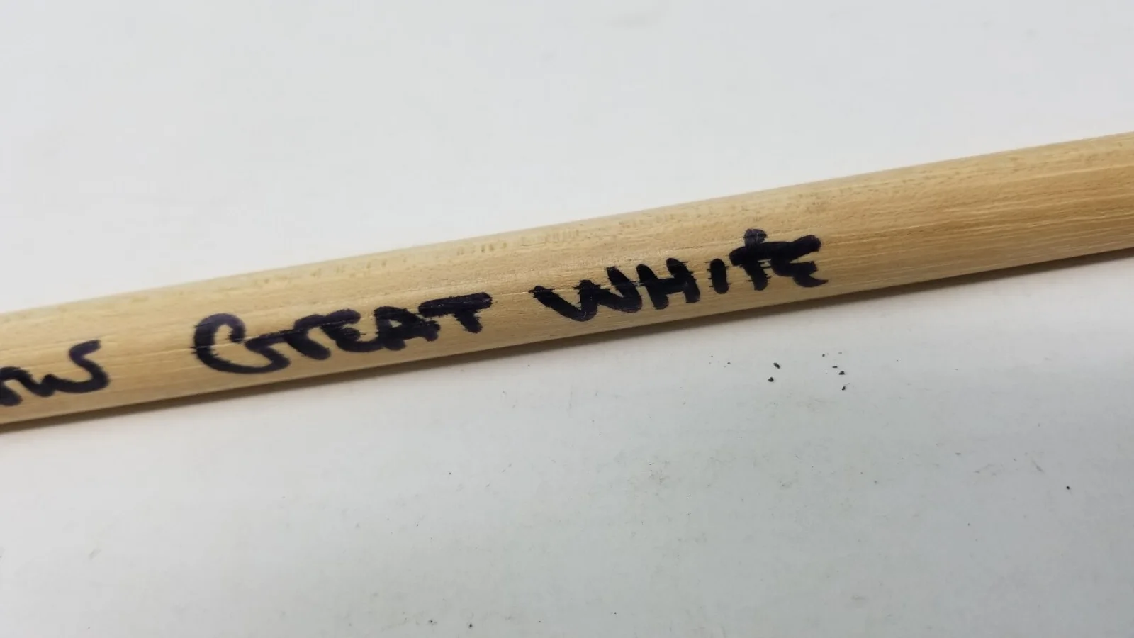 GREAT WHITE ROCK BAND AUDIE DESBROW SIGNED AUTOGRAPH DRUM STICK, image 4