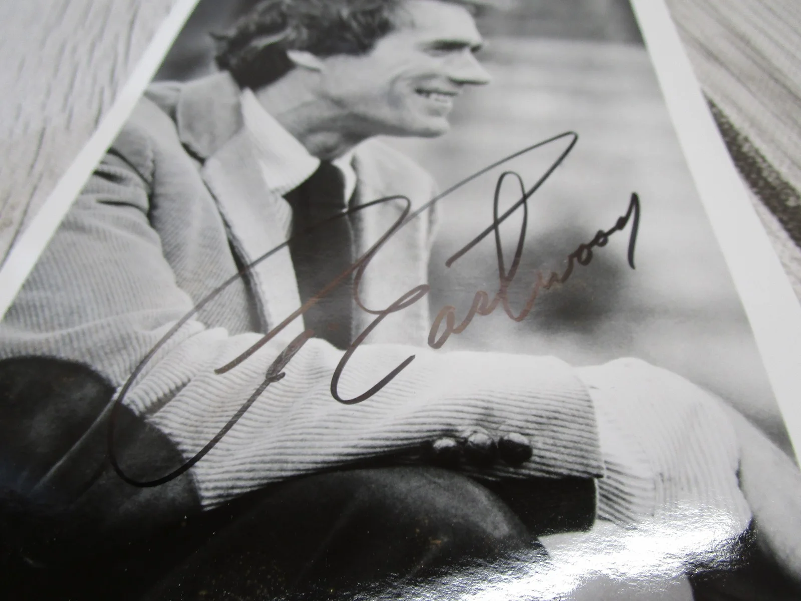 CLINT EASTWOOD — CLINT EASTWOOD "Dirty Harry" Hand Signed 5x7 Vintage B&W Glossy Autograph, изображение 2