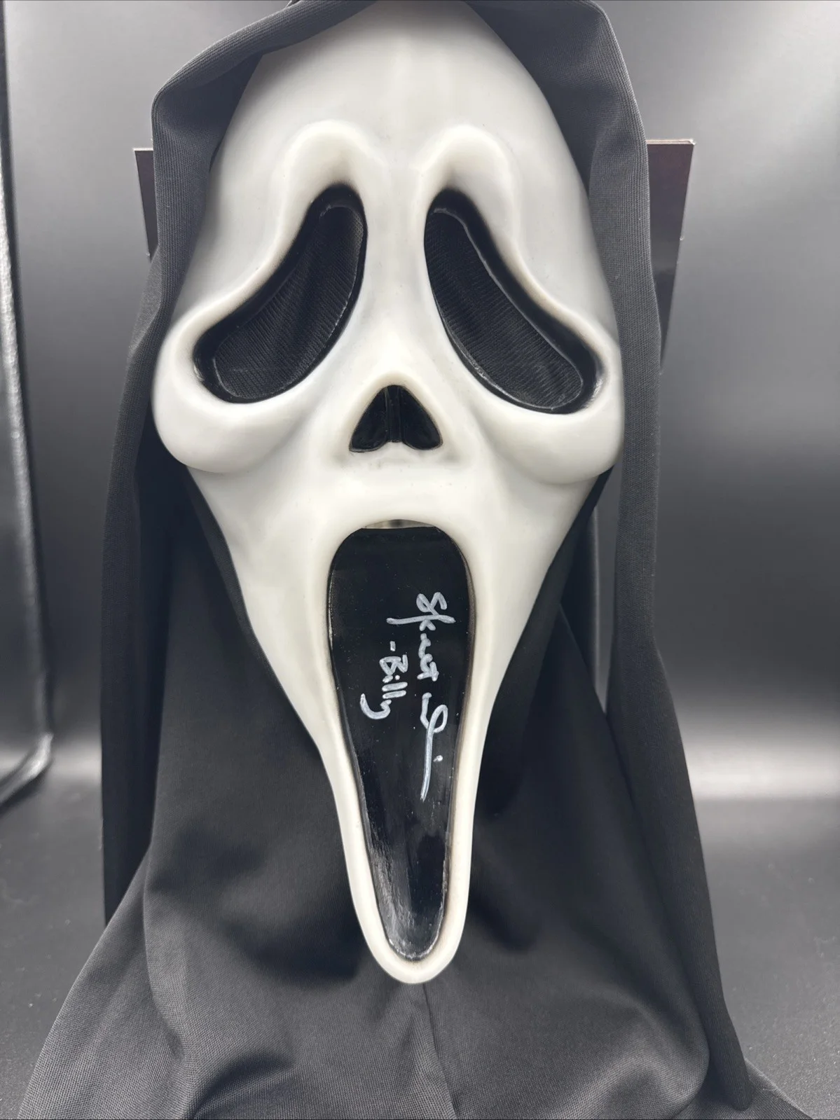 Skeet Ulrich — Skeet Ulrich Signed Ghostface Fun World Mask Scream Beckett Witnessed Billy