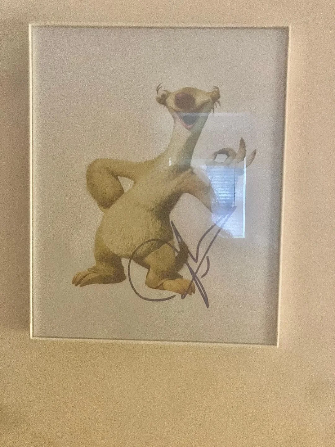 Authentic 8x10 autograph of John Leguizamo as Sid the Sloth, изображение 2