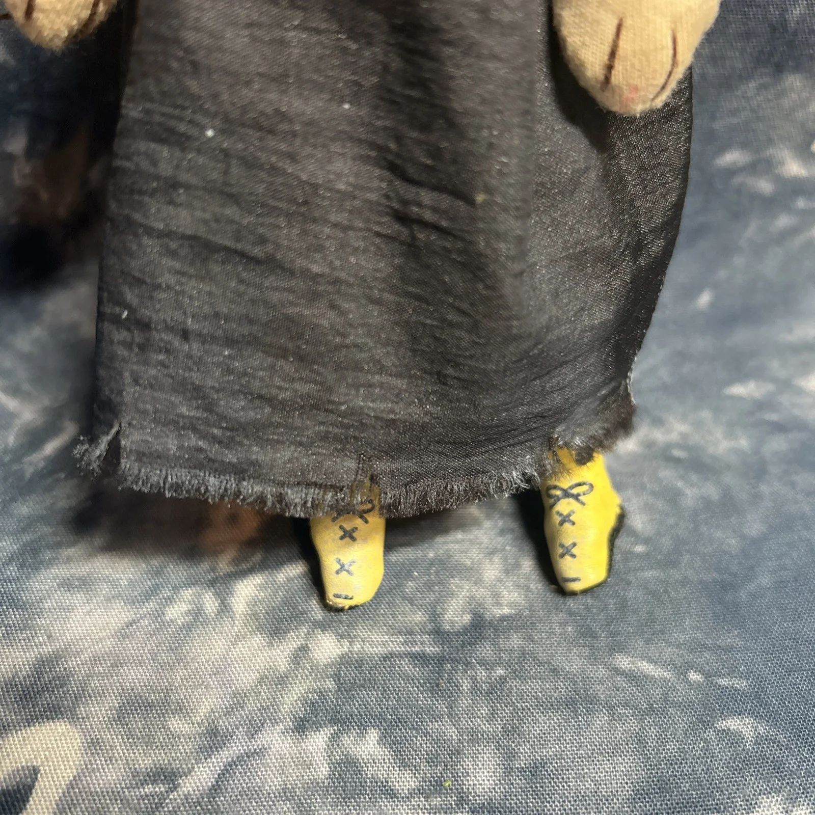 2018 NECA Laika Coraline Doll Prop Replica Button Eyes Yellow Raincoat 9" Figure, image 3