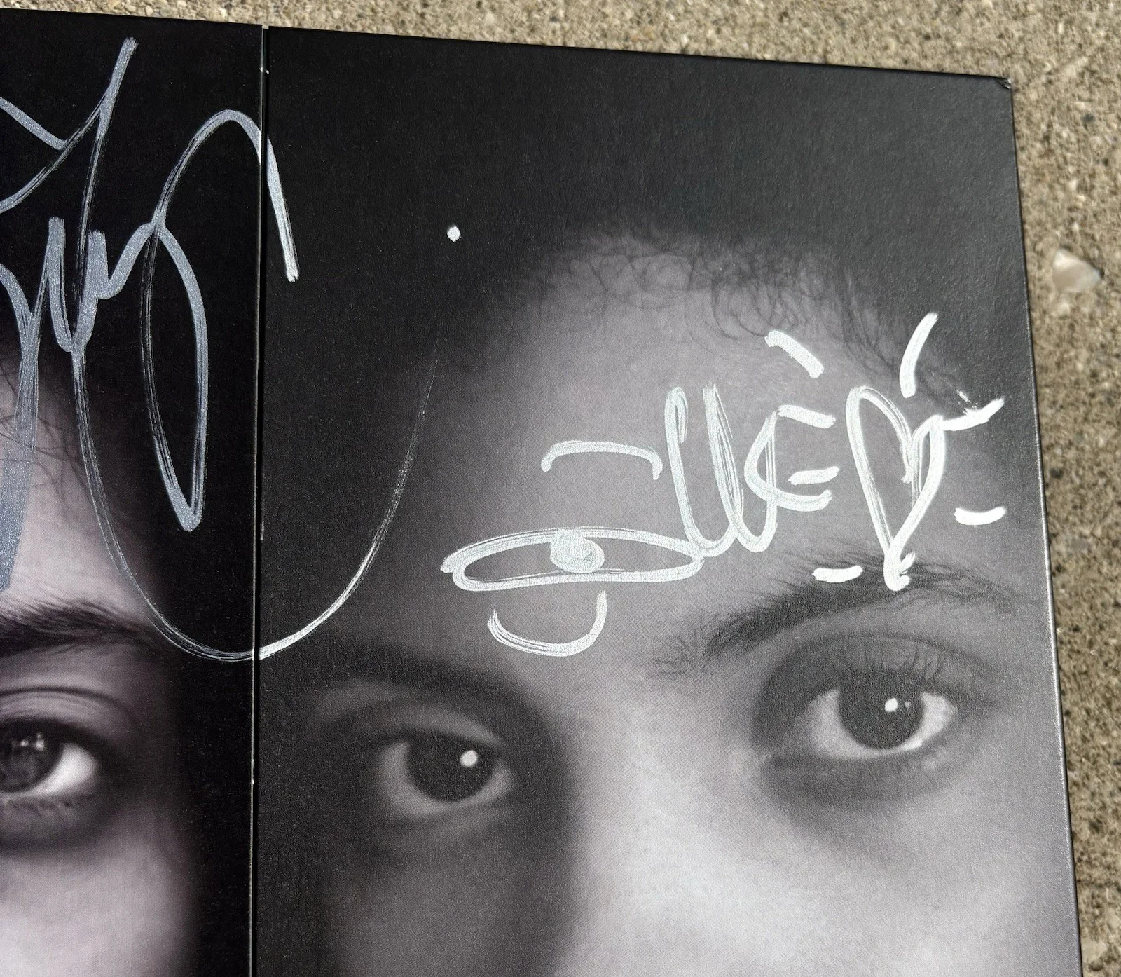 IBEYI SIGNED Vinyl JSA COA, image 2