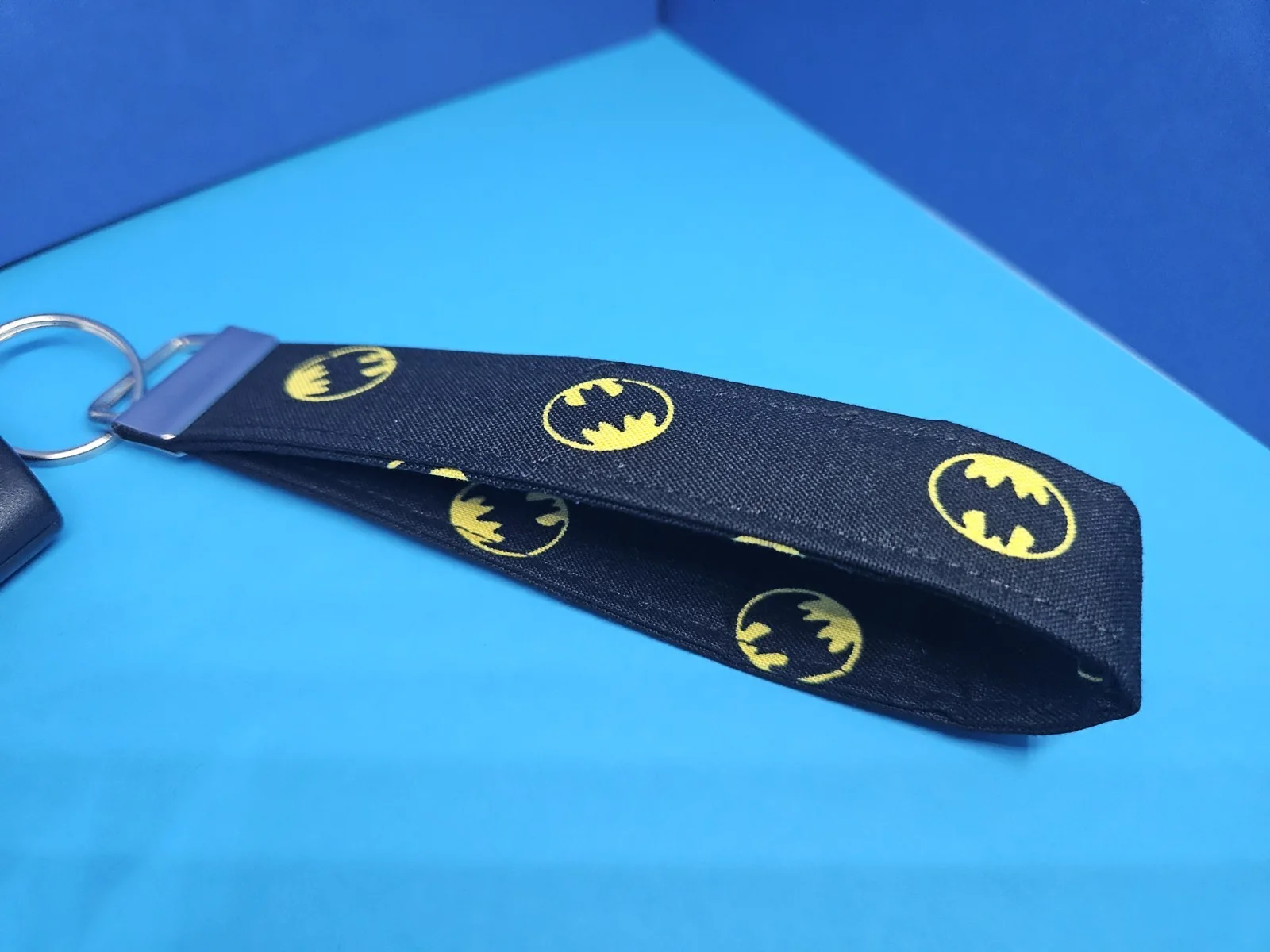 Handmade Keyfob Wristlet Keychain Strap With 1989 Batman Movie Logo Print, изображение 2