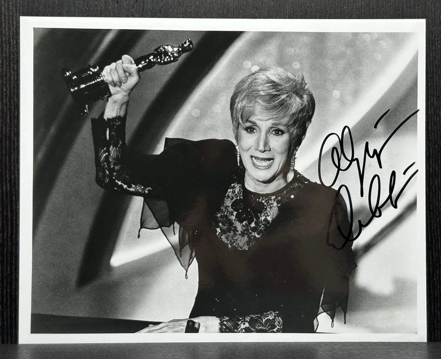 Olympia Dukakis — OLYMPIA DUKAKIS ORIGINAL HAND SIGNED 8x10 PHOTO Autograph JSA COA Steel Magnolia, изображение 2