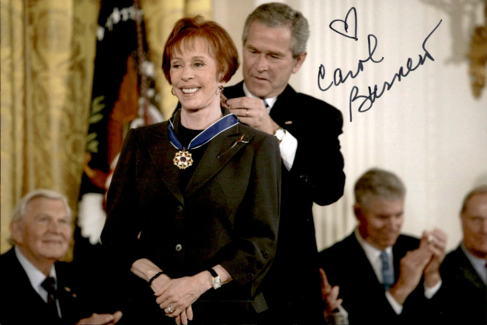 Carol Burnett — Carol Burnett SIGNED autographed 4x6 photo With President Bush