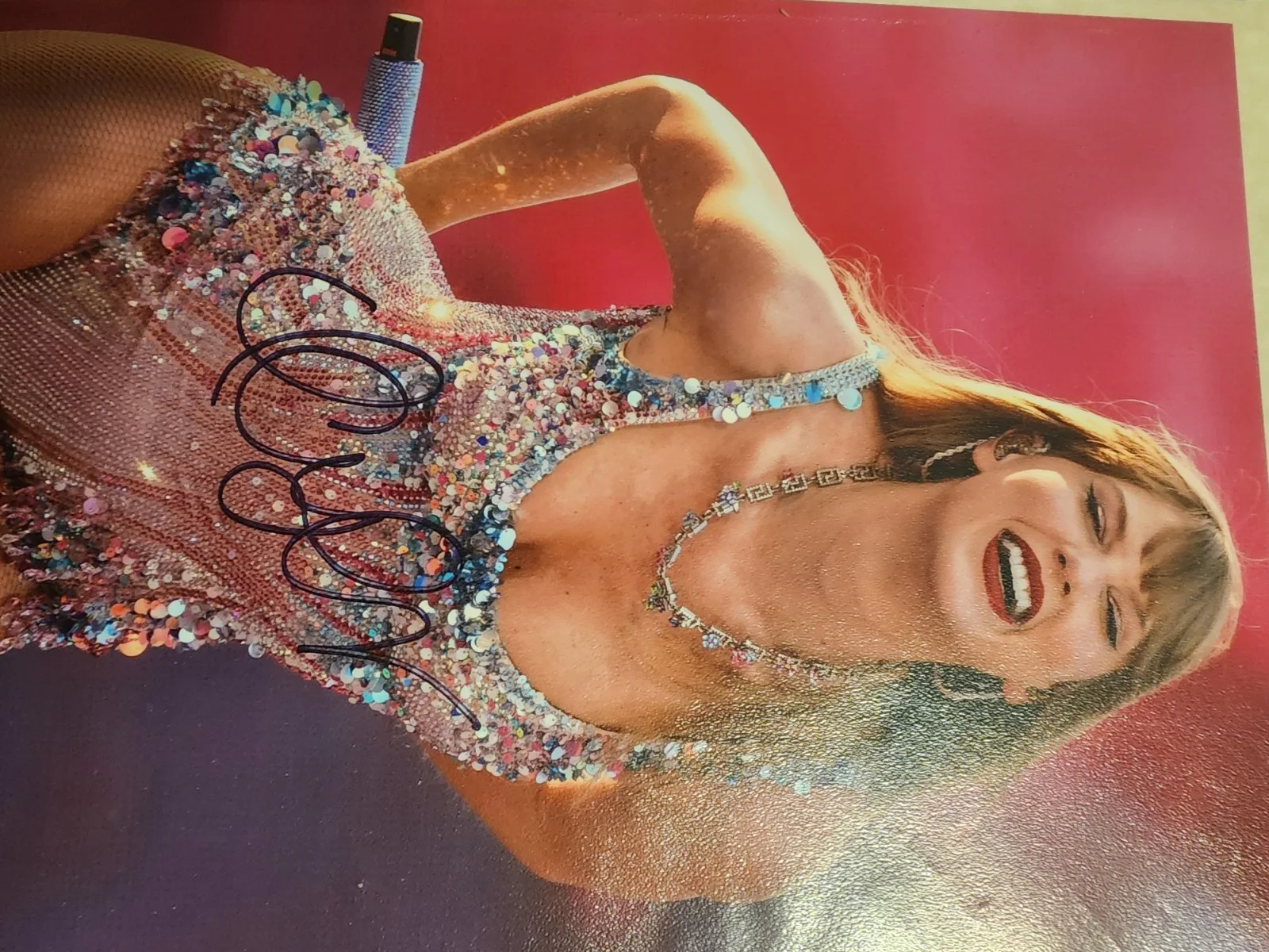 Taylor Swift Signed 8 X 10 Photo With COA !, image 3