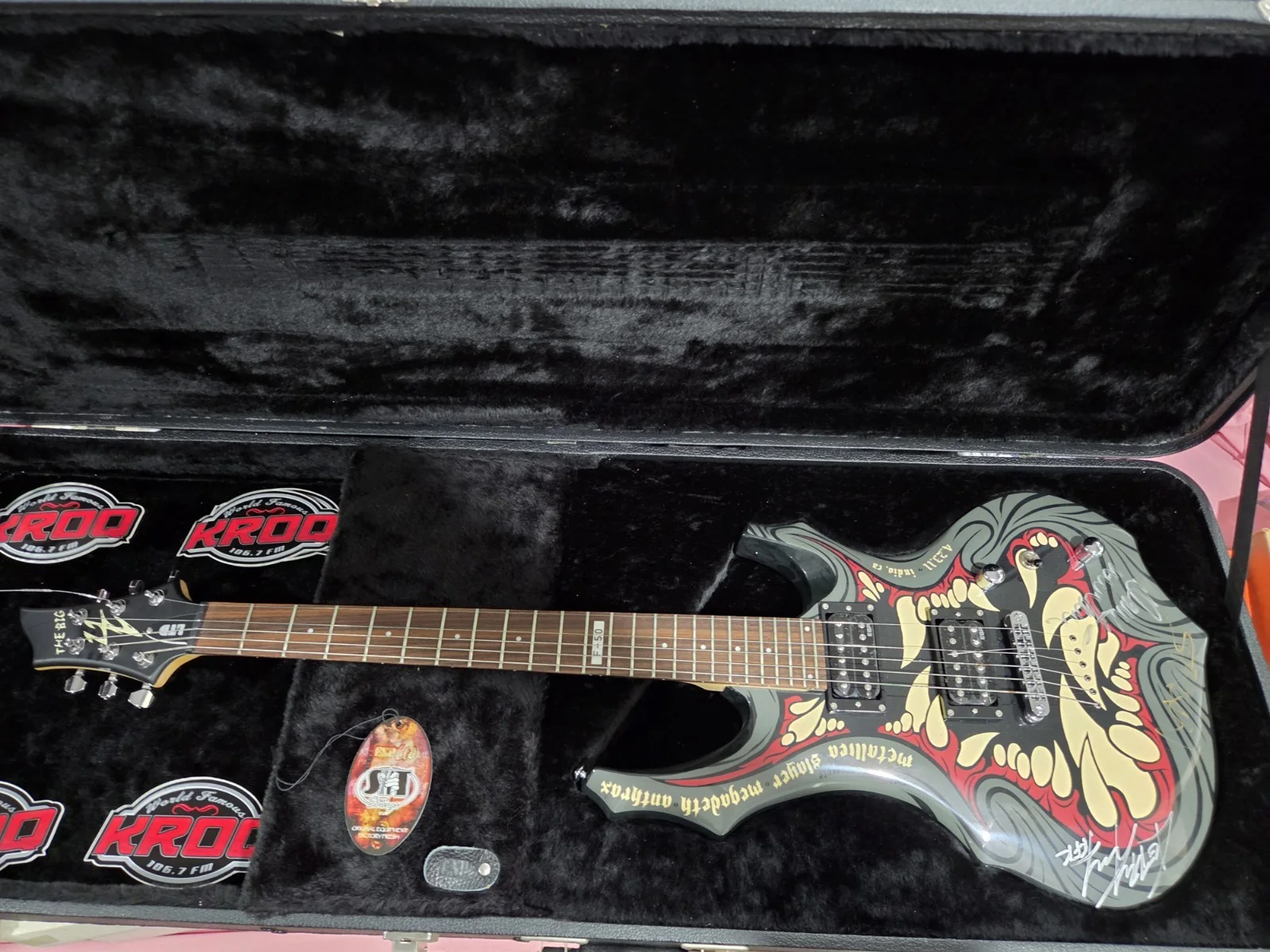 THE BIG 4 NEW ESP LTD Guitar Signed w/ Case, Signed Picks & Signed Photos/Prints, изображение 4