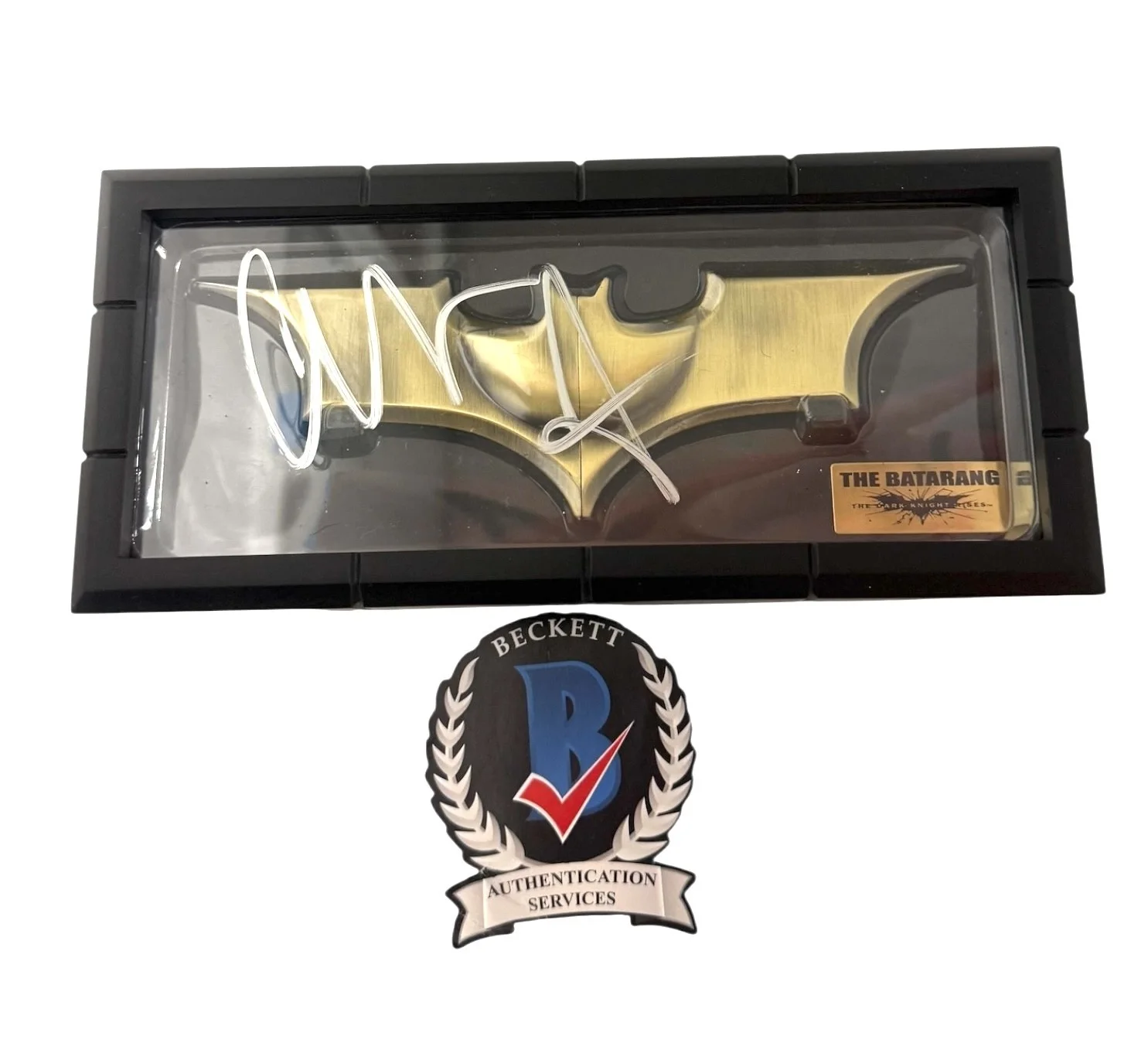 CHRISTIAN BALE — CHRISTIAN BALE SIGNED AUTOGRAPH NOBLE COLLECTION BATARANG THE DARK KNIGHT BAS, изображение 2