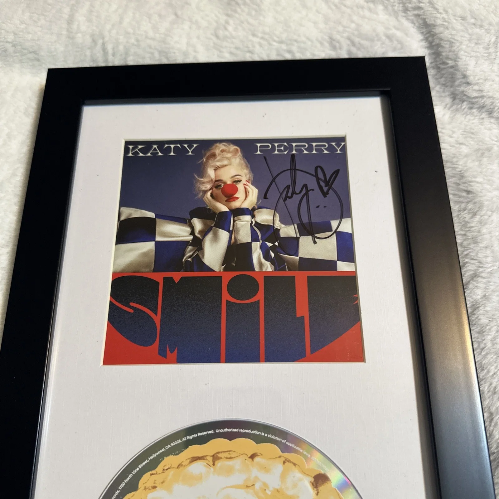 Katy Perry Signed Framed Smile CD Autographed Pop Music Collectible Display 13”, изображение 2
