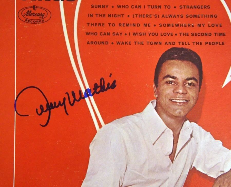 JOHNNY MATHIS SIGNED & PSA-Certified Vinyl Album "Johnny Mathis Sings", изображение 3