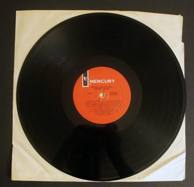 JOHNNY MATHIS SIGNED & PSA-Certified Vinyl Album "Johnny Mathis Sings", изображение 5