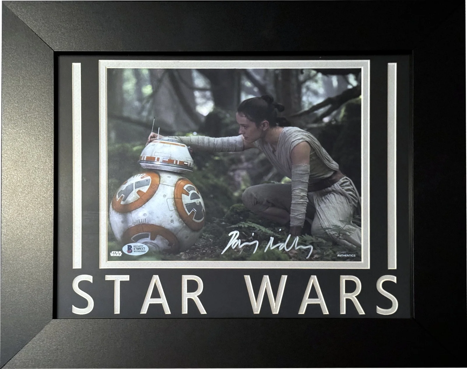 Daisy Ridley — Daisy Ridley Signed Star Wars The Force Awakens 8x10 Photo Rey Beckett Witnessed