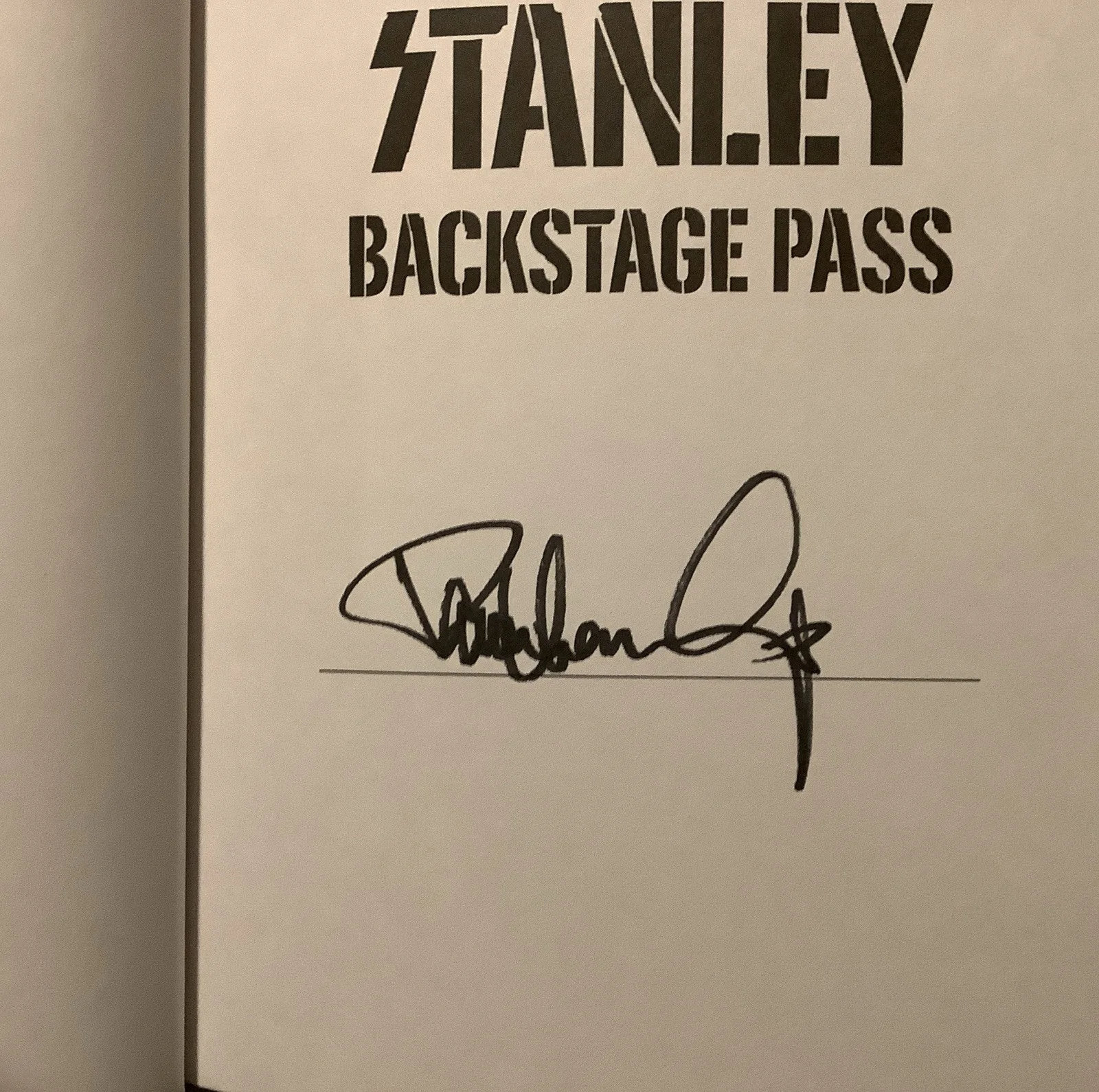 Paul Stanley of kiss signed backstage pass book, изображение 3