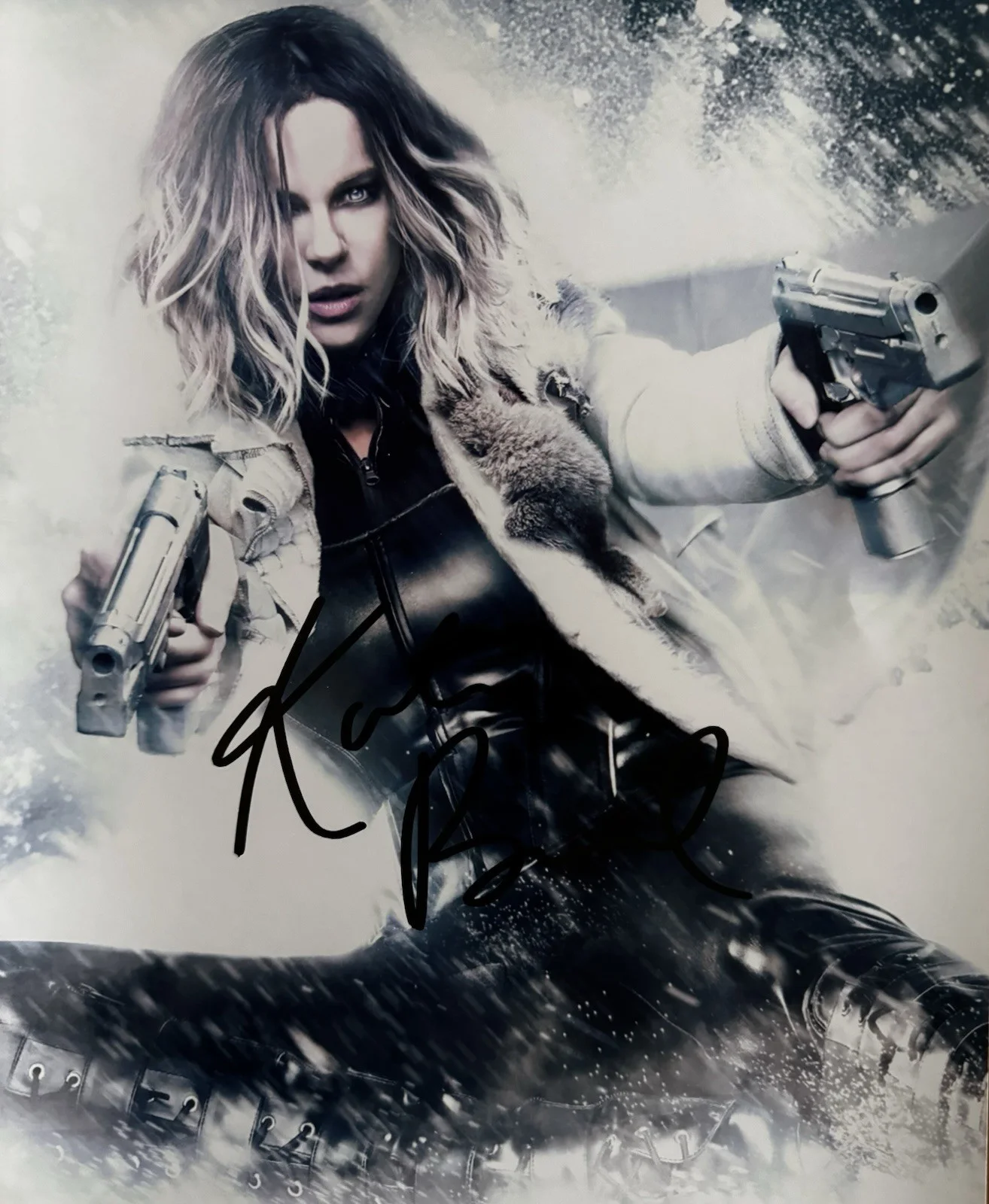 Kate Beckinsale — Kate Beckinsale signed 8 X 10 Photo Selene Underworld COA #710123