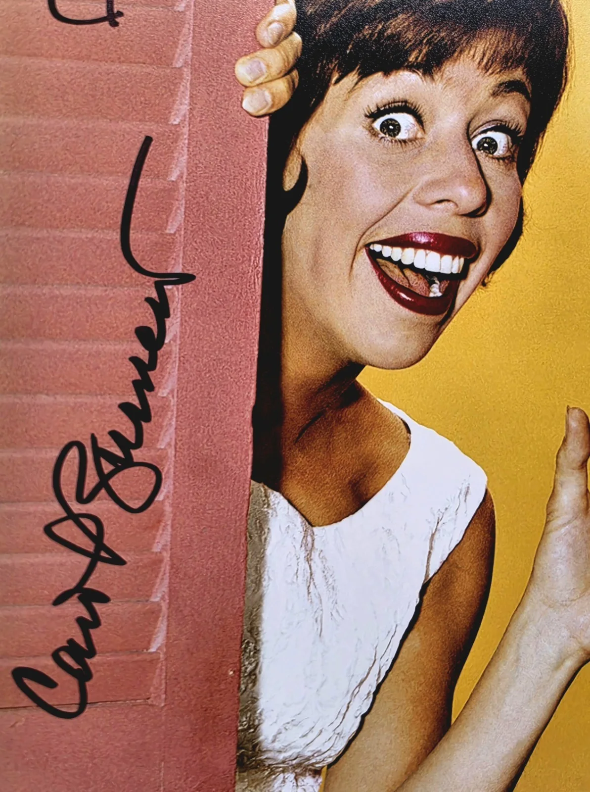 Carol Burnett — Carol Burnett Signed 8x10 Photo Autograph Beckett BAS COA TV Legend Authentic, изображение 3