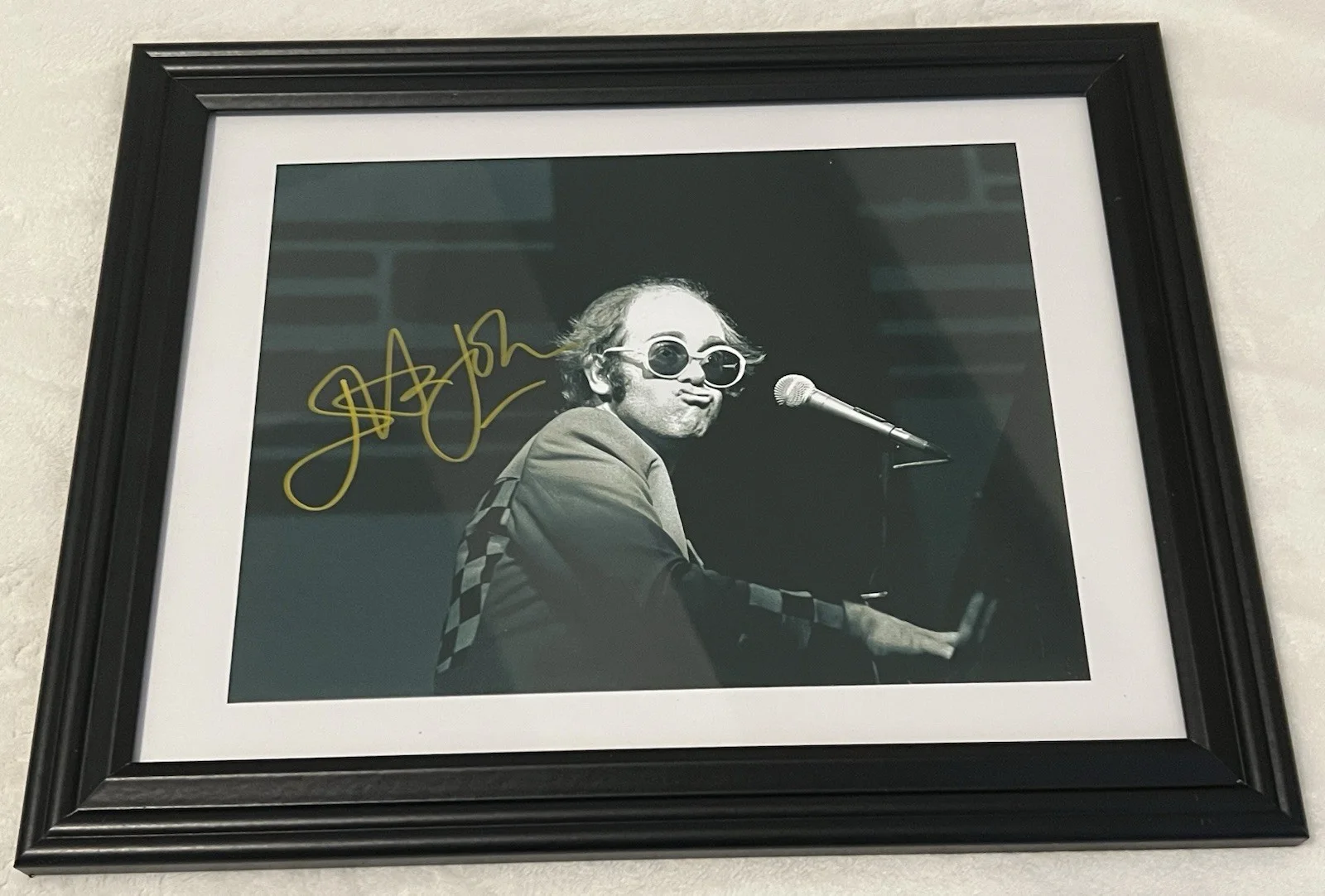 ELTON JOHN 8 X 11.5 Autographed signed photo Fully Framed Music Legend Gold, image 2