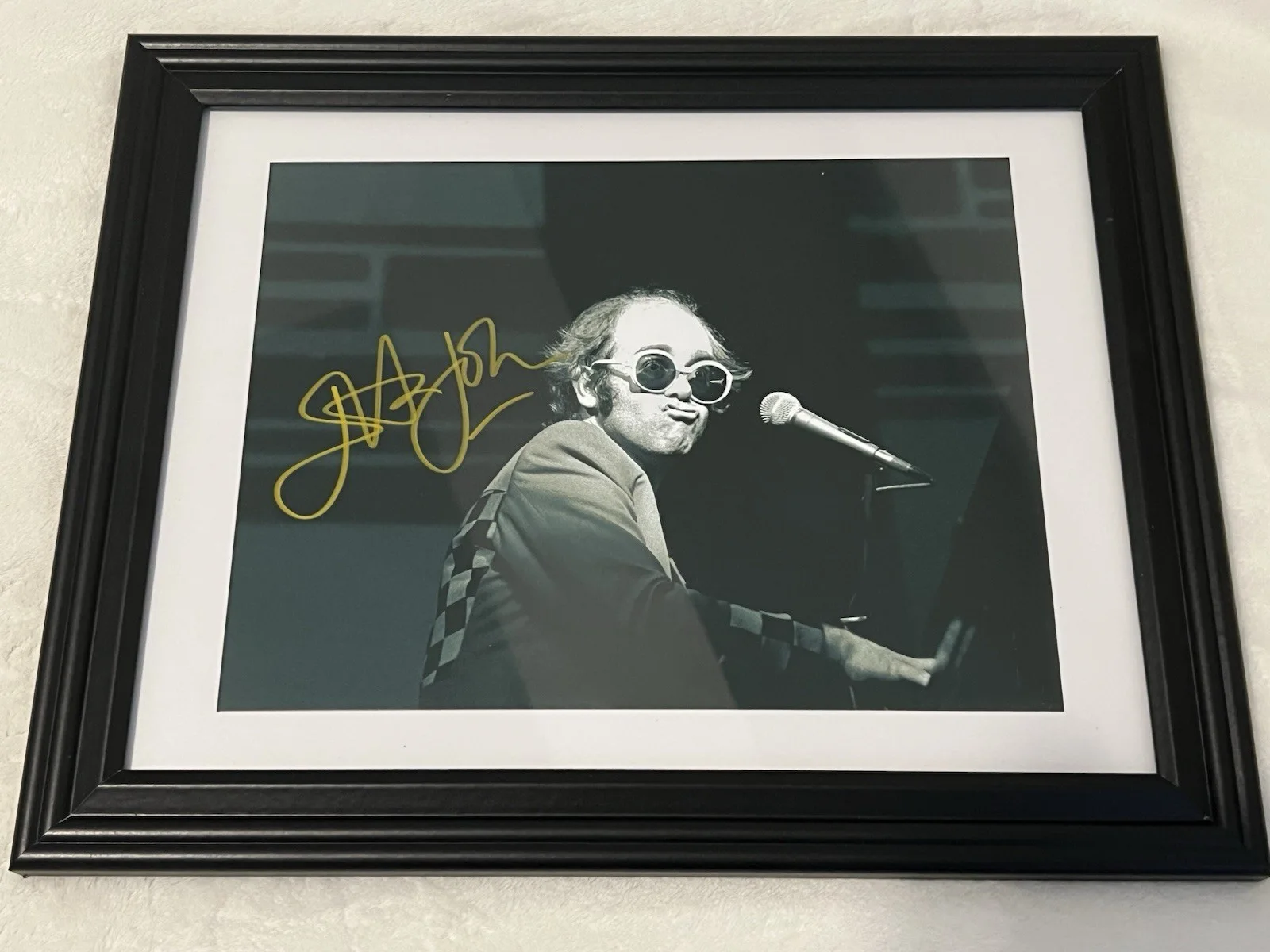 ELTON JOHN 8 X 11.5 Autographed signed photo Fully Framed Music Legend Gold, image 3