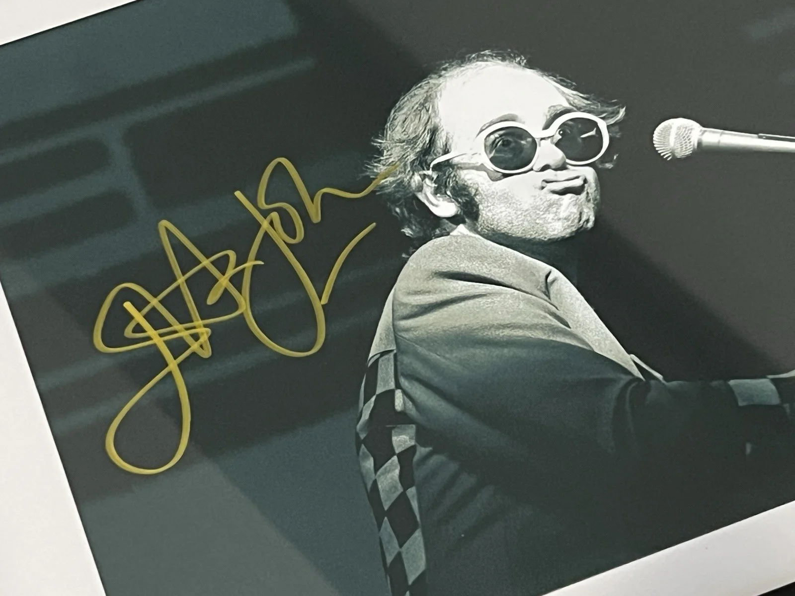ELTON JOHN 8 X 11.5 Autographed signed photo Fully Framed Music Legend Gold, image 4