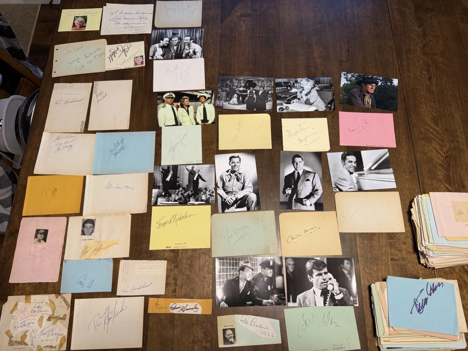 HUGE Lot of 450+ Classic Hollywood/Baseball/Misc Signed/Autographed Album Pages, изображение 3