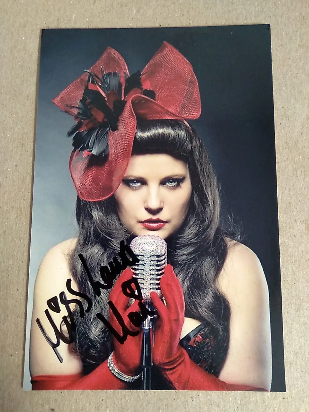 Autographed Laura Mai English Singer And Songwriter 6x4 Photo Signed, изображение 2