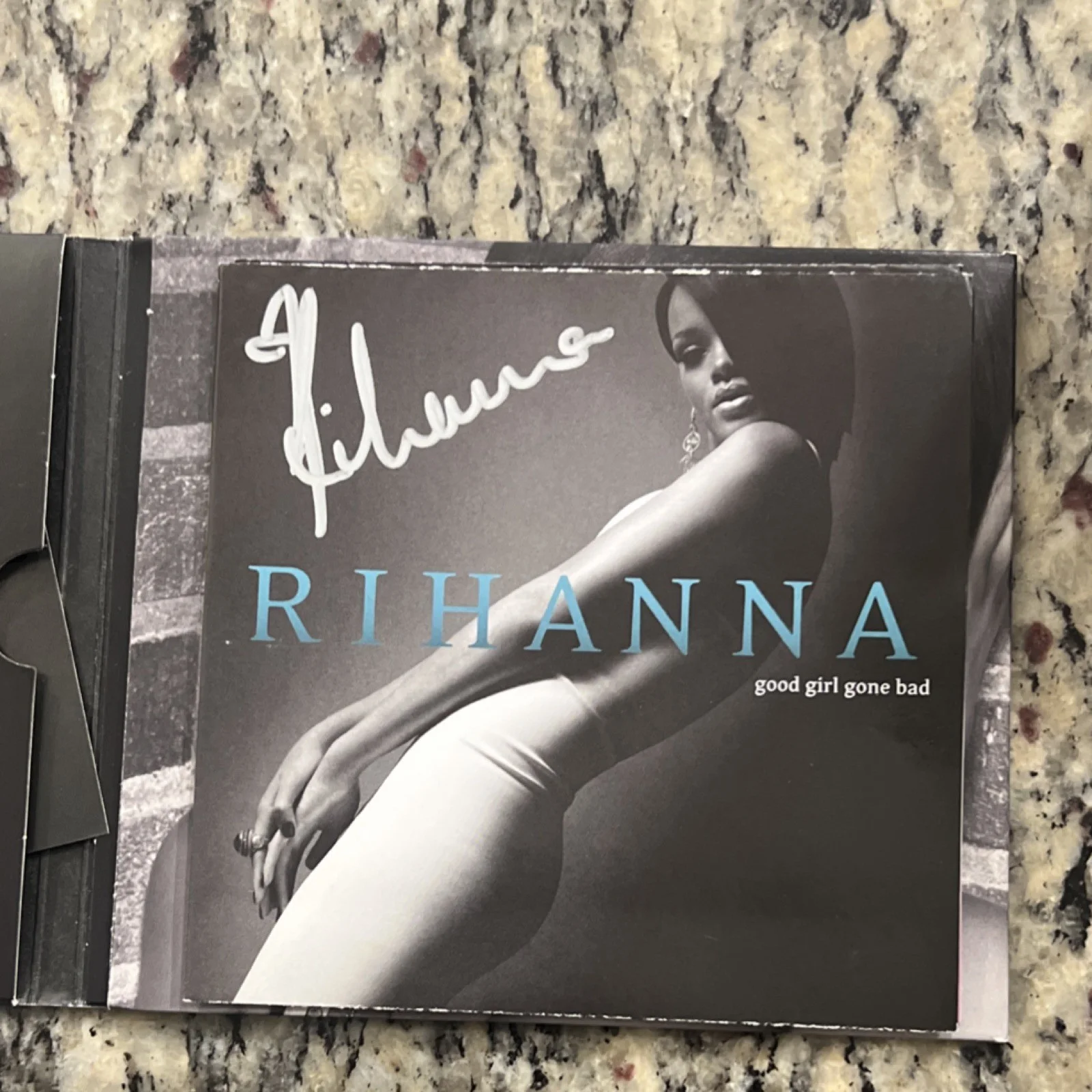 SIGNED Rihanna Good Girl Gone Bad Autographed Original CD & Booklet, image 3