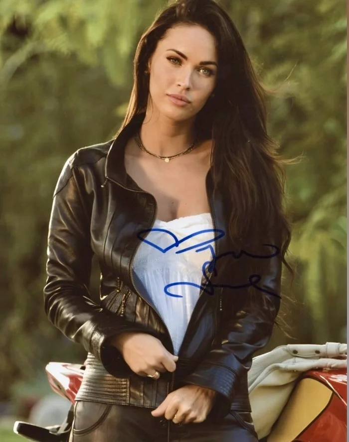 Megan Fox — Megan Fox Signed•Transformers:Revenge of the Fallen•8x10•Todd Mueller Autograph
