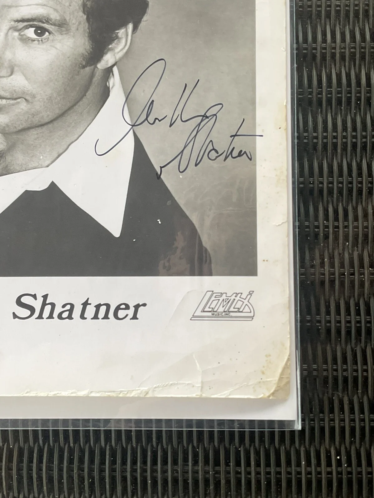 William Shatner — WILLIAM SHATNER, STAR TREK SIGNED 8X10 PHOTO Black And White BW, изображение 3