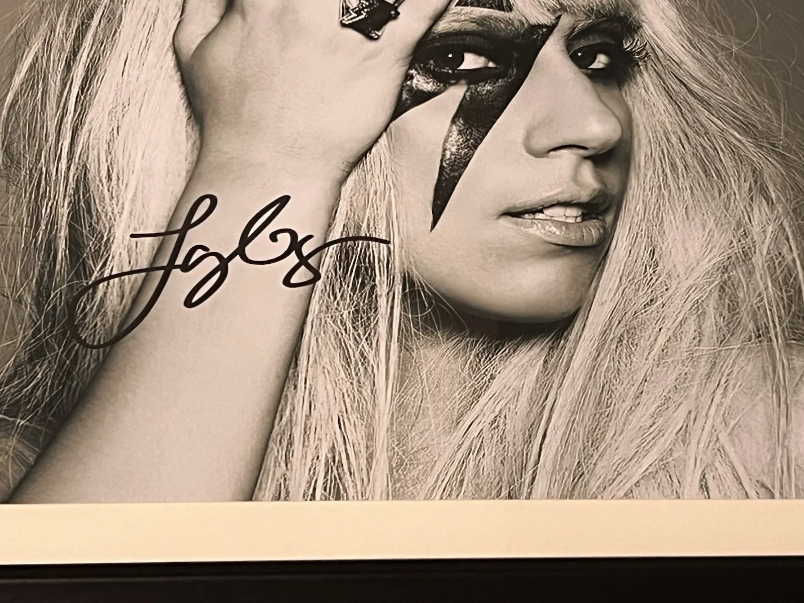 LADY GAGA Autographed 8 X 11.5 Signed Photo Fully Framed Superstar, изображение 4
