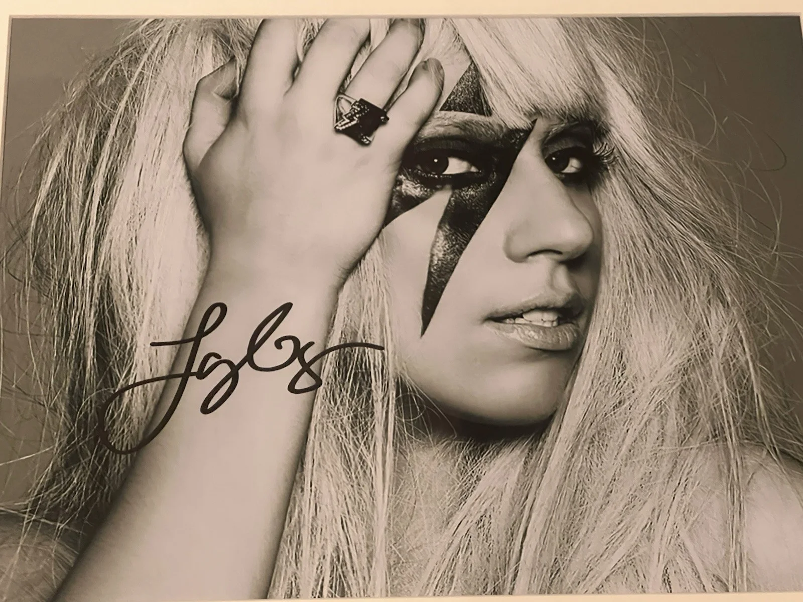 LADY GAGA Autographed 8 X 11.5 Signed Photo Fully Framed Superstar, изображение 5