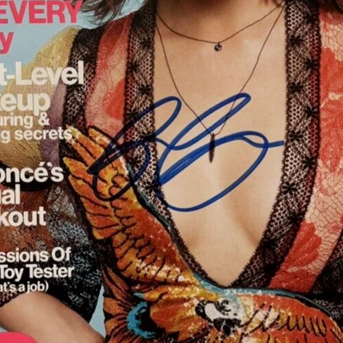 Emilia Clarke — Emilia Clarke Signed Magazine Glamour May 2016 Autographed Cover Game of Thrones, image 2