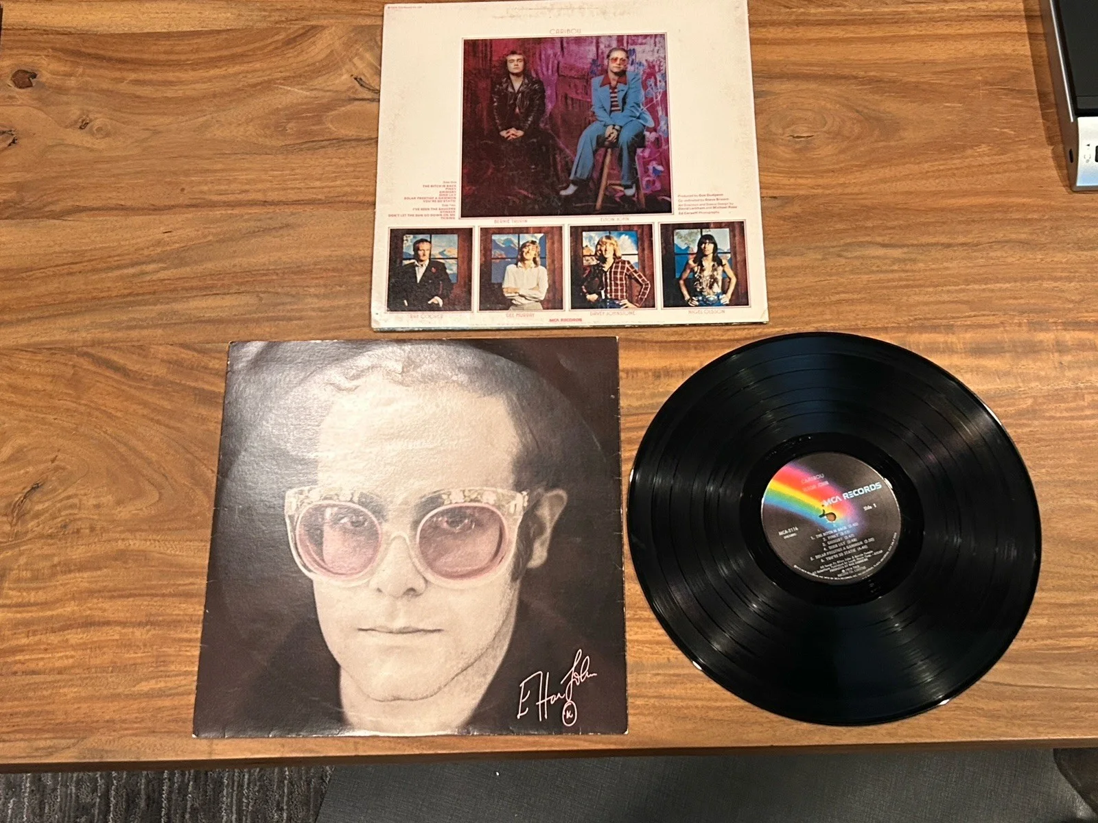 Elton John Caribou LP Record Album Autographed Signed Vinyl w/ Sleeve, изображение 3
