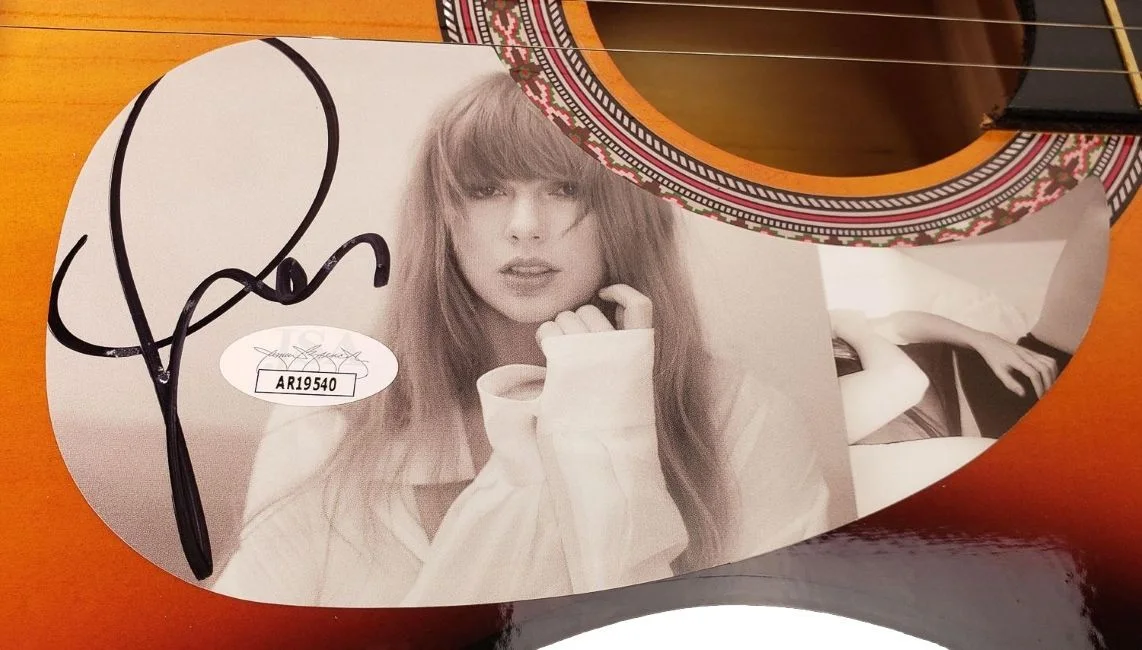 Taylor Swift — Taylor Swift Signed 38" Sunburst Acoustic Guitar JSA AR19540, image 2