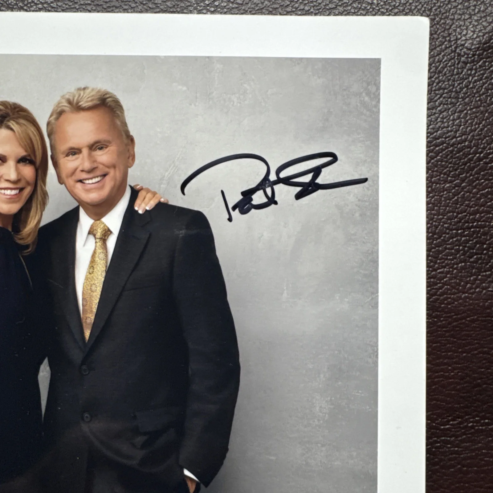 Pat Sajak, Vanna White — Pat Sajak Vanna White Signed Autographed Wheel Of Fortune 8x10 Photo, изображение 3