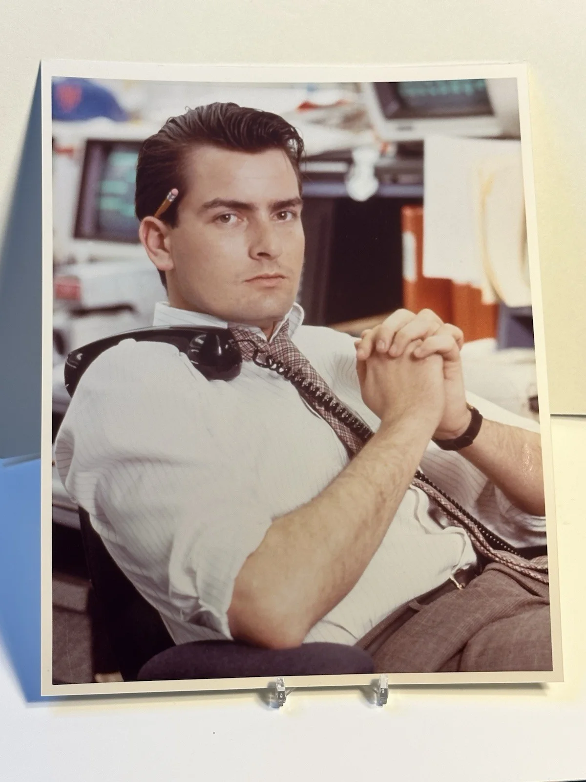 Charlie Sheen — Charlie Sheen Autograph Signed 3x5 Index Card w Photo Display COA Actor, изображение 3