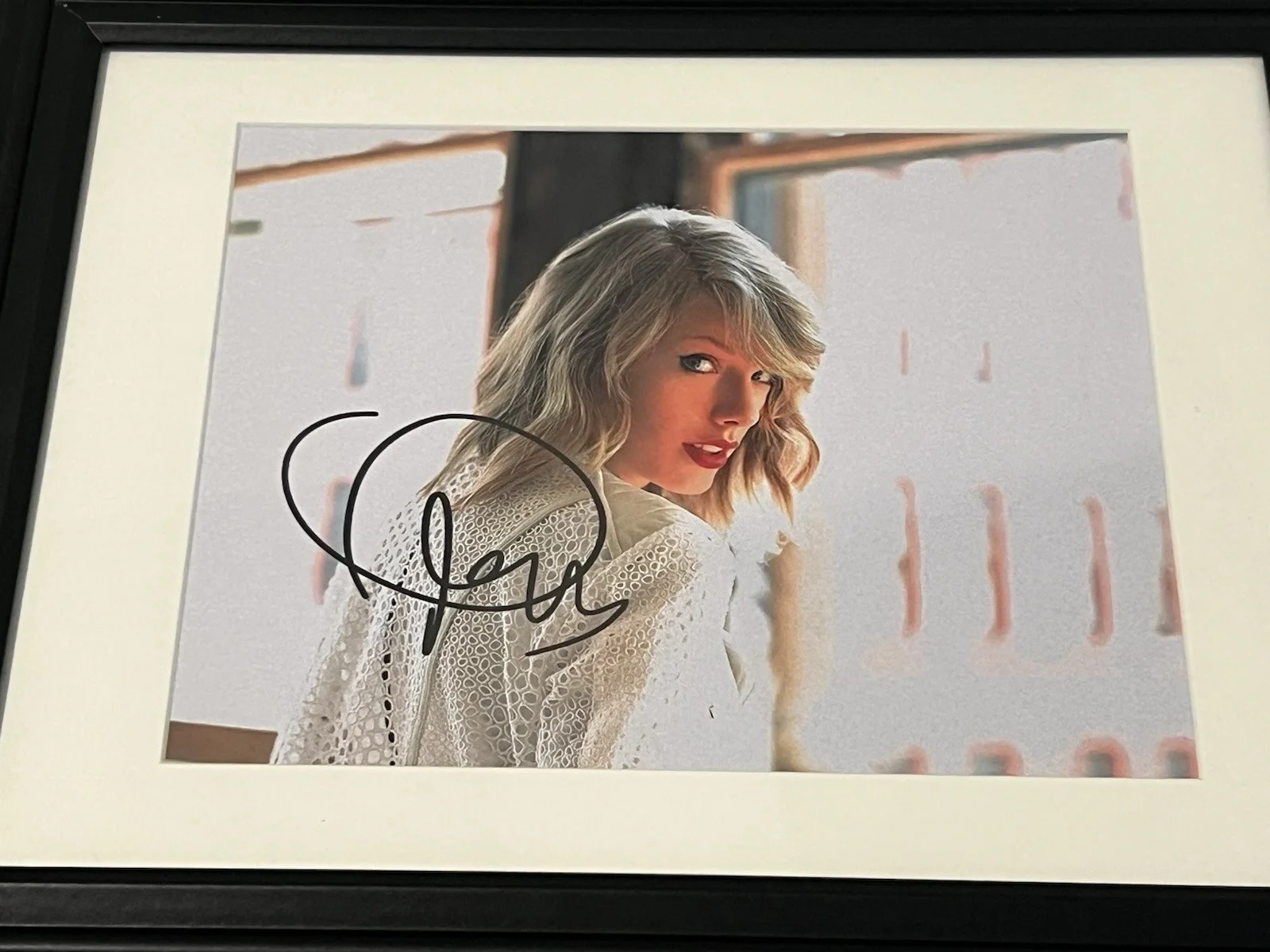 TAYLOR SWIFT Autographed signed 8 X 11.5 Framed photo Country Pop Superstar, image 3