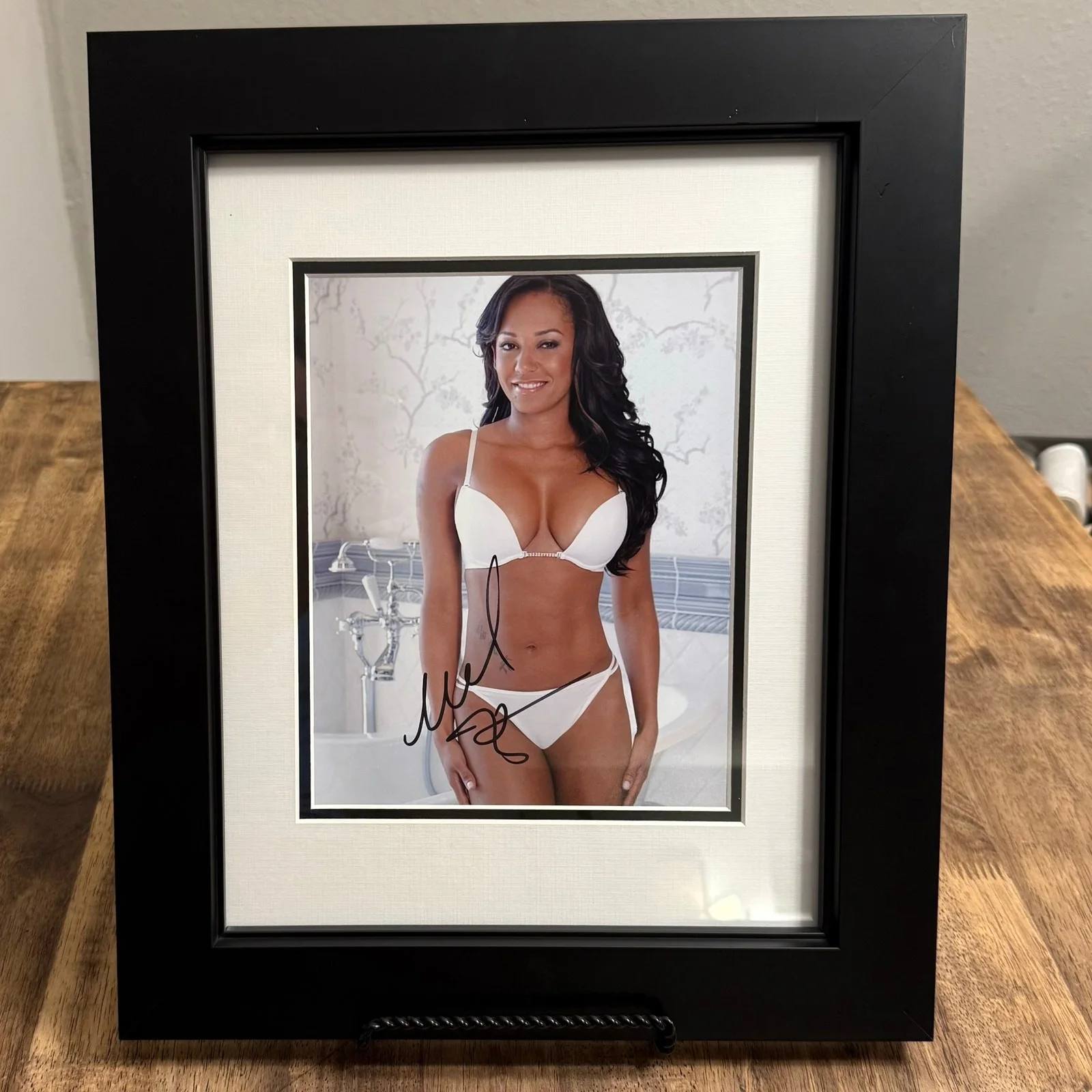 Mel B Autograph Spice Girls Melanie Brown Framed Photo 14x17 COA Iconographs, изображение 3