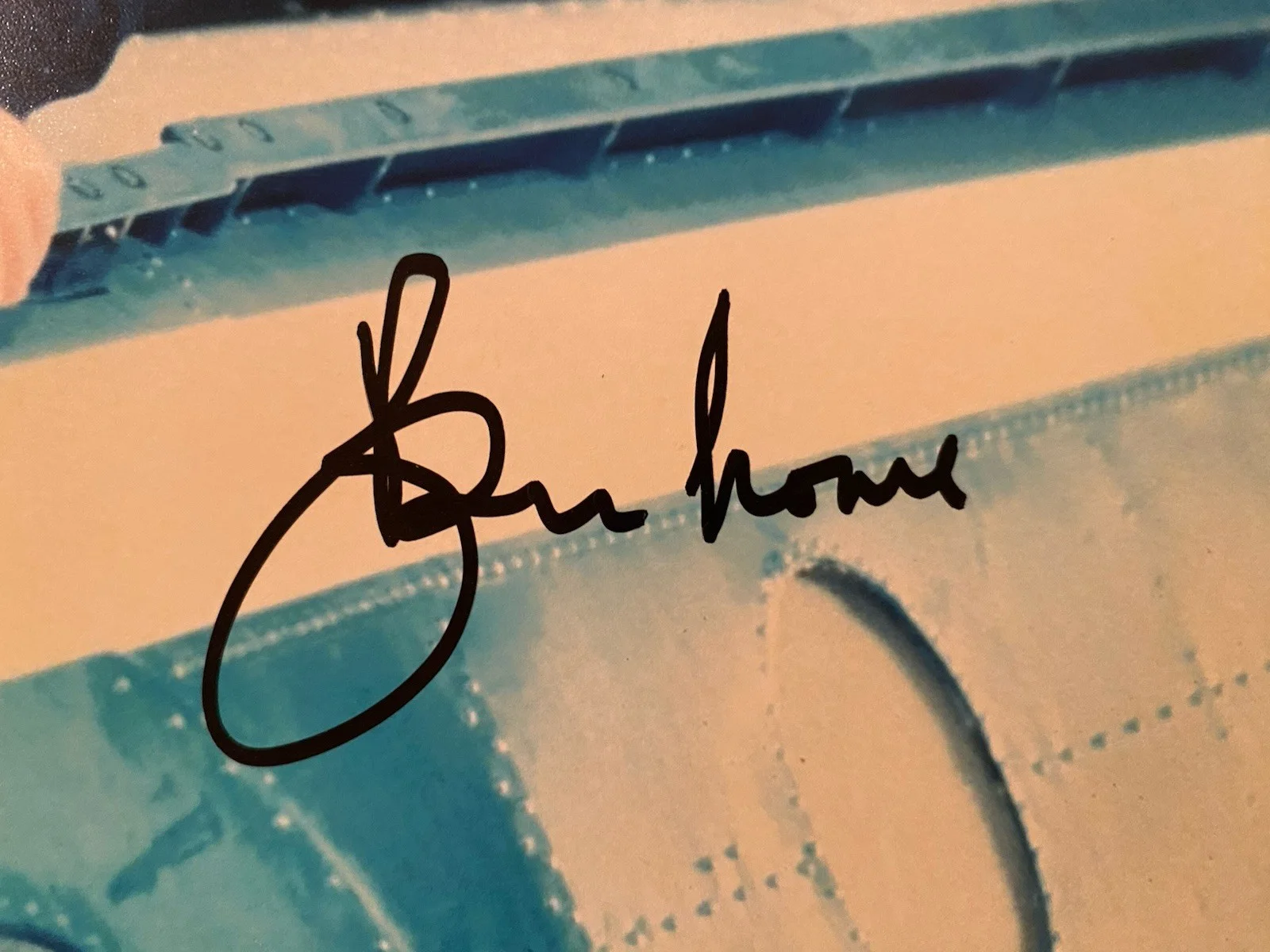 Roger Moore — Roger Moore James Bond 007 Signed Autographed Photo With COA Live And Let Die, изображение 2