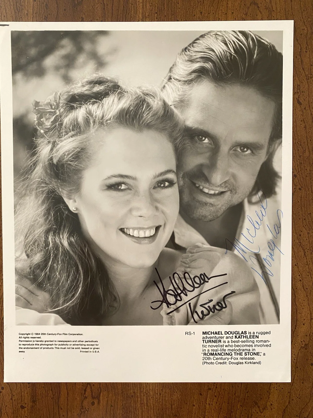 Michael Douglas, Kathleen Turner — Michael Douglas Kathleen Turner Signed Autograph Photo w COA Romancing The Stone