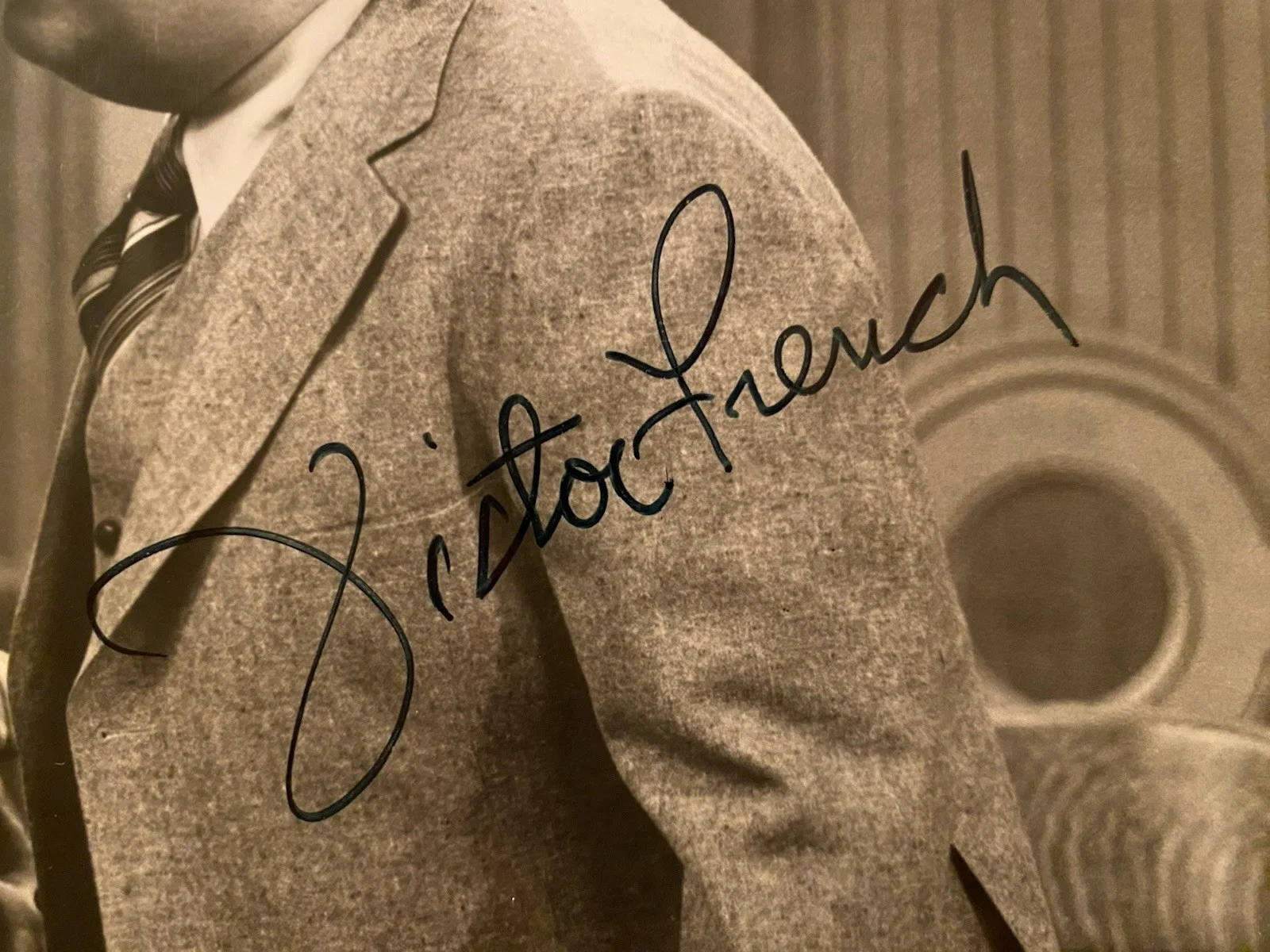 Victor French — Victor French Signed Autographed Photo With COA Carter Country Little House RARE, изображение 2