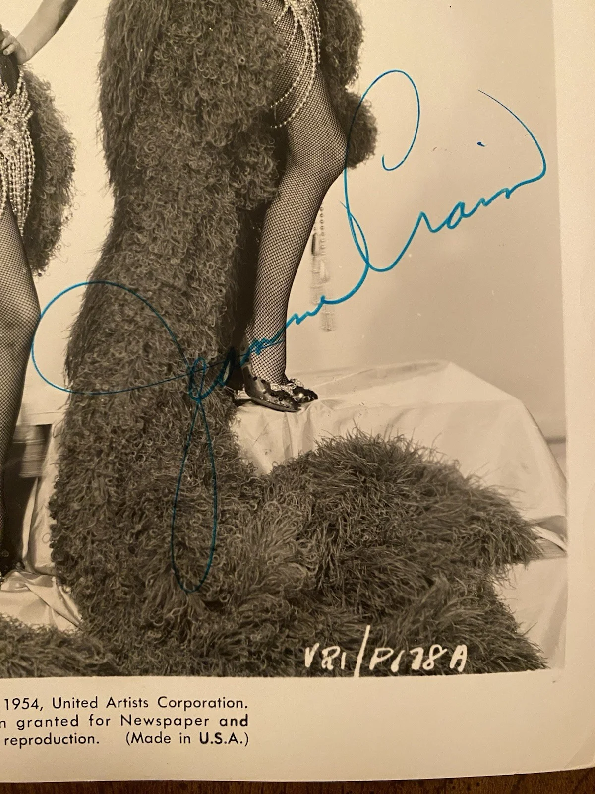 Jeanne Crain, Jane Russell — Jeanne Crain Jane Russell Signed Autographed Photo With COA Gentlemen Marry Brun, изображение 4
