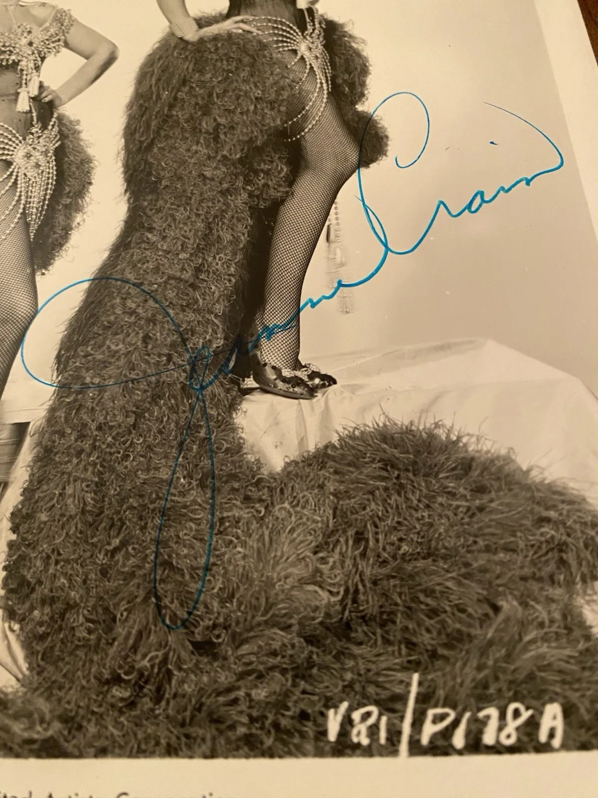 Jeanne Crain, Jane Russell — Jeanne Crain Jane Russell Signed Autographed Photo With COA Gentlemen Marry Brun, изображение 5
