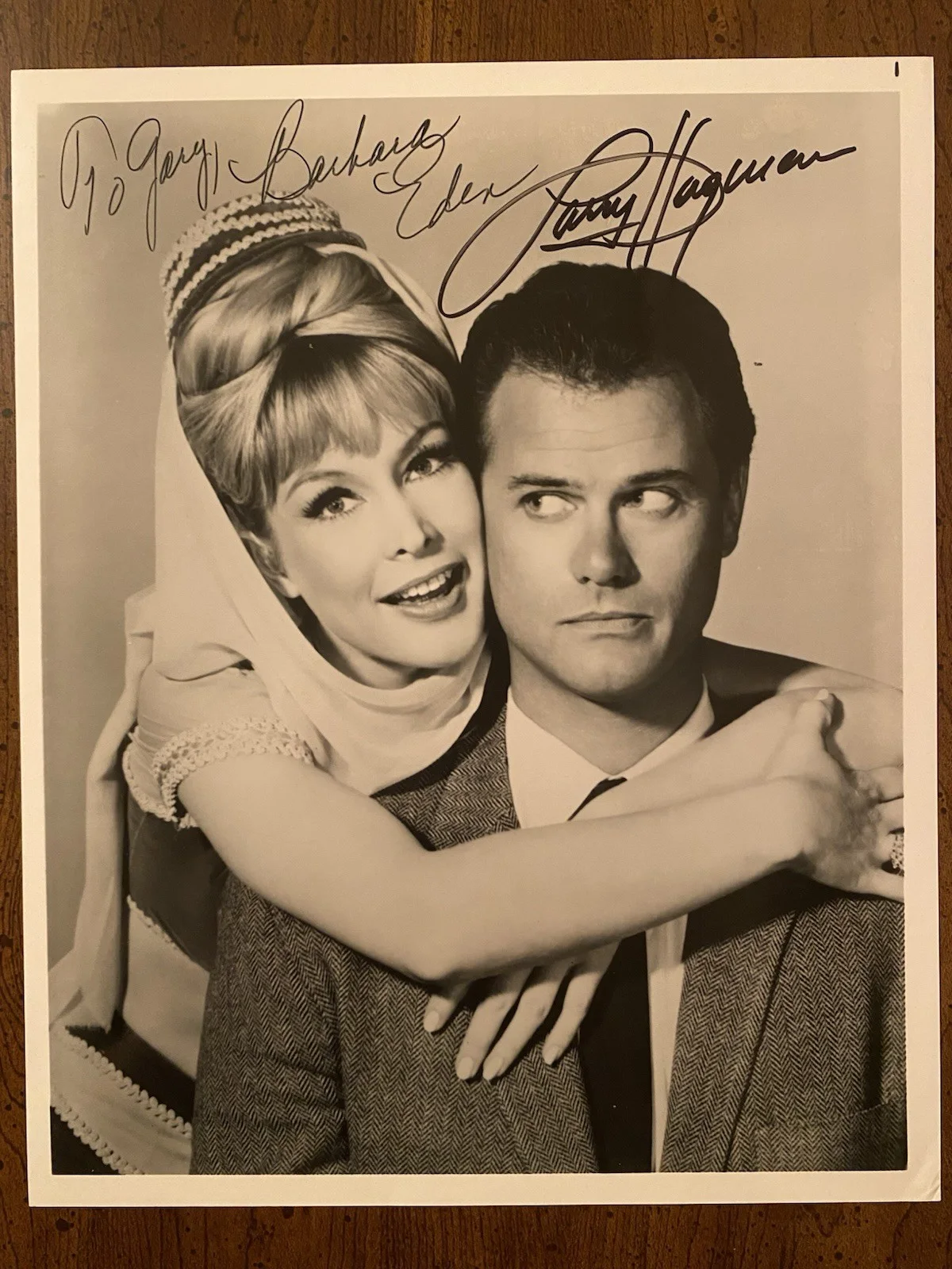 Barbara Eden, Larry Hagman — Barbara Eden Larry Hagman Signed Autographed Photo With COA I Dream Of Jeannie